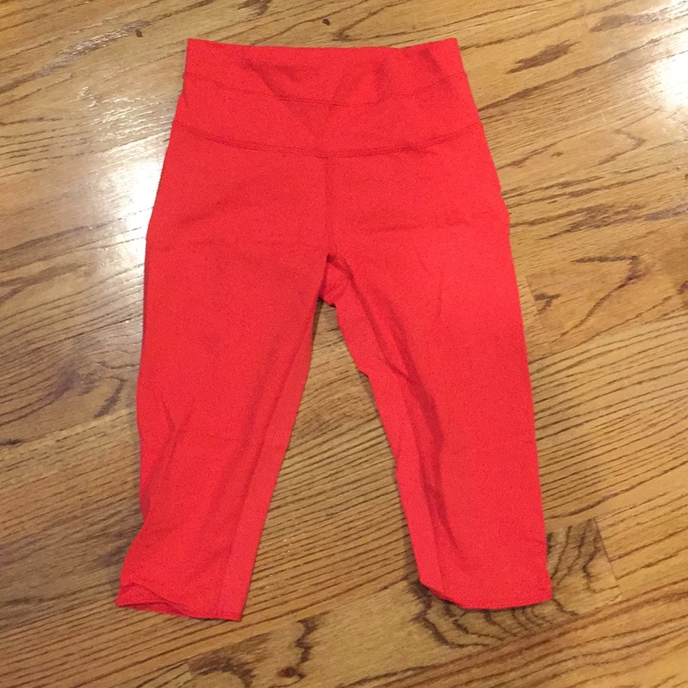 Red lululemon crop pants